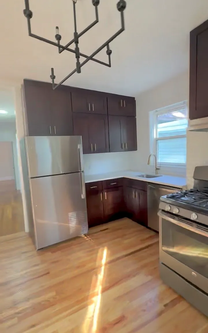 2 bed, 1200 sqft, $1,900 — Photo 1