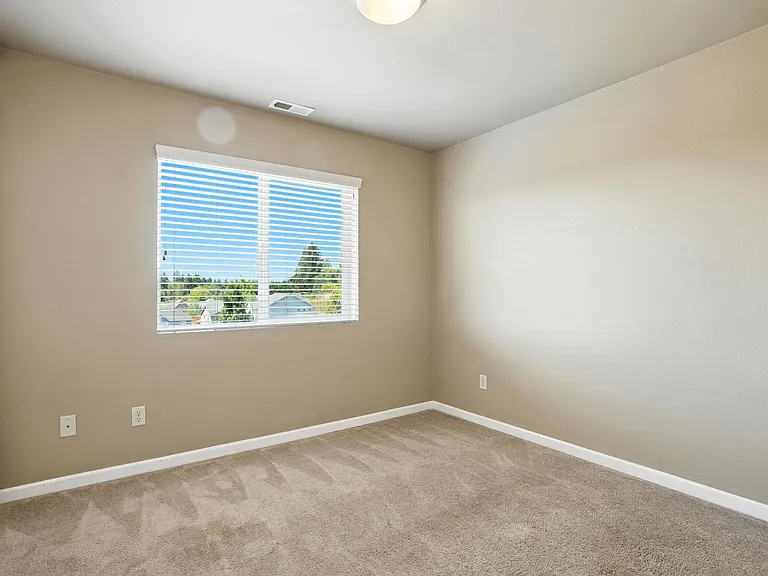 15710 NE 22nd Ave — Photo 22