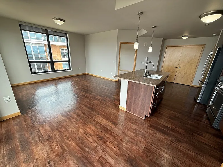 Venture Luxury High Rise — Photo 18