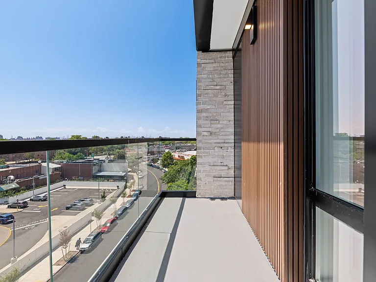 71-82 Parsons Blvd #208 — Photo 5