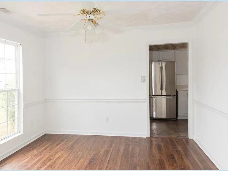 4907 Creek Bottom Ct — Photo 2