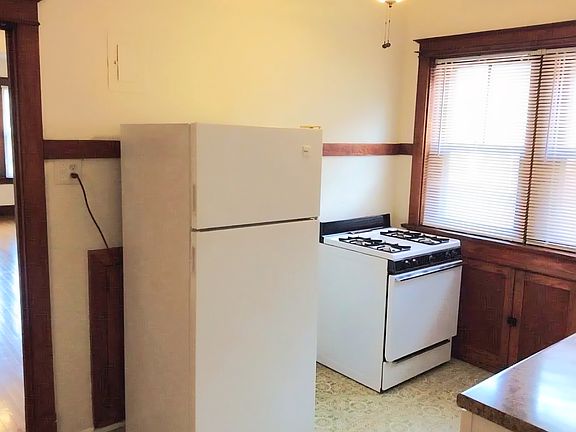 5th image of 4943 Oleatha Ave