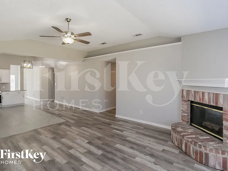 8136 Iris Cir — Photo 4