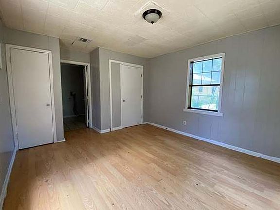 2nd image of 2760 Amherst St