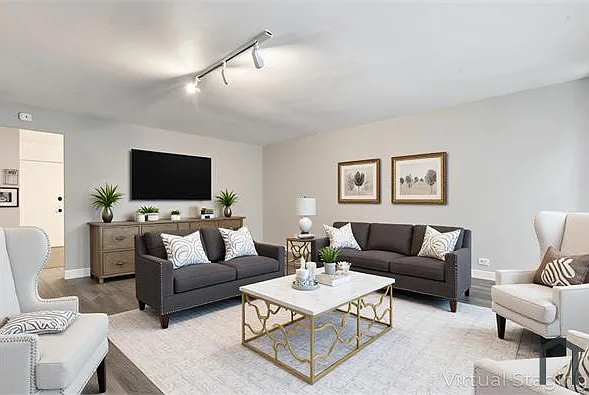 3 bed, $2,000 — Photo 3