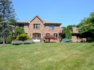 17 Concord Way, Morris Plains, NJ 07950