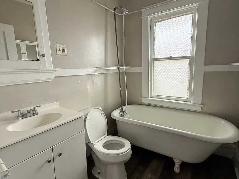 824 London Rd #2 — Photo 3