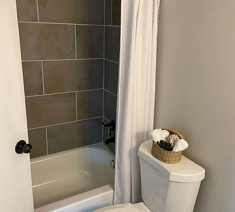5th image of 6808 Hillside Dr
