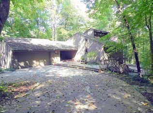 4N049 Wild Rose Rd, St Charles, IL 60174