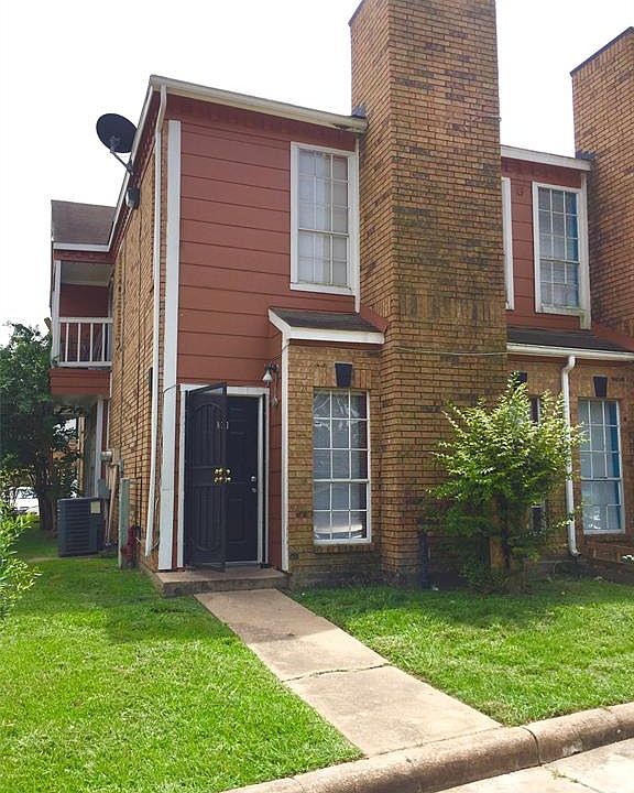 1st image of 12380 Sandpiper Dr APT 303