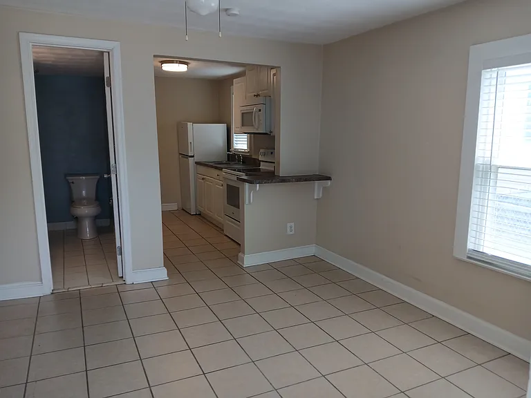 930 Hullview Ave #3 — Photo 2