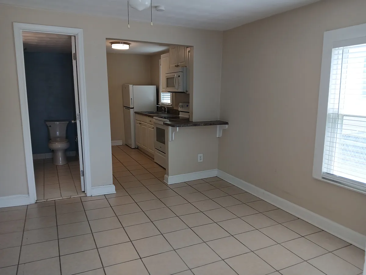 Building Photo - 930 Hullview Ave #3