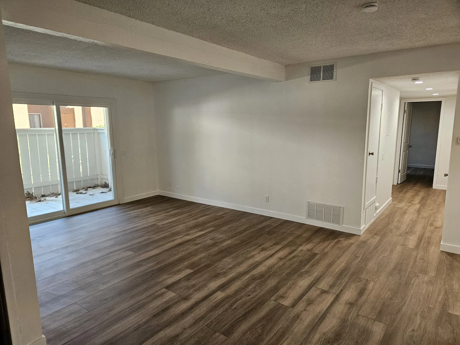 3 bed, 1100 sqft, $3,500 — Photo 4