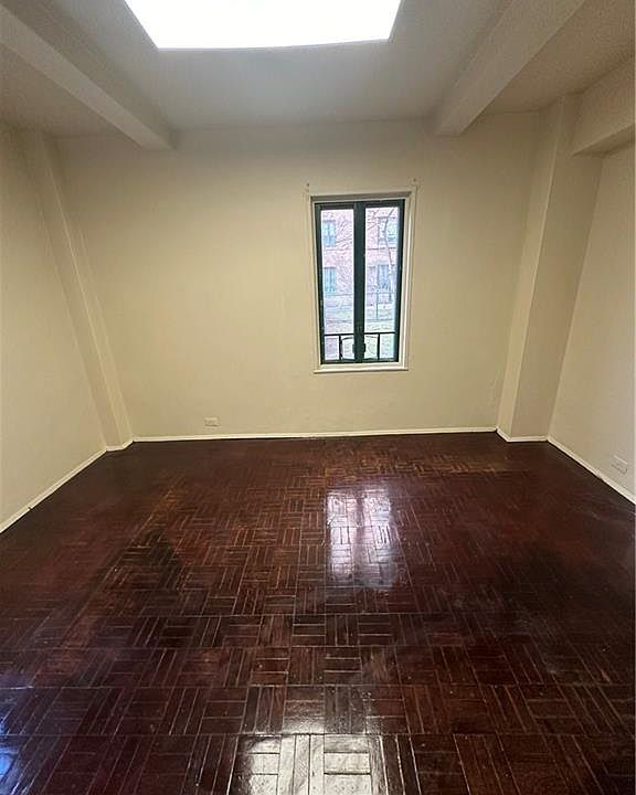 2nd image of 89 Metropolitan Oval