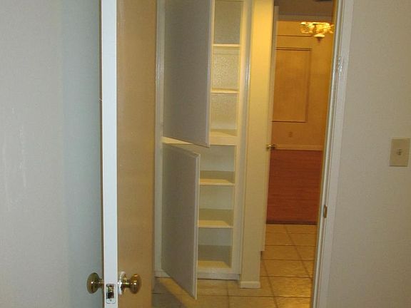 2nd image of 749 N Hudson Ave APT 201
