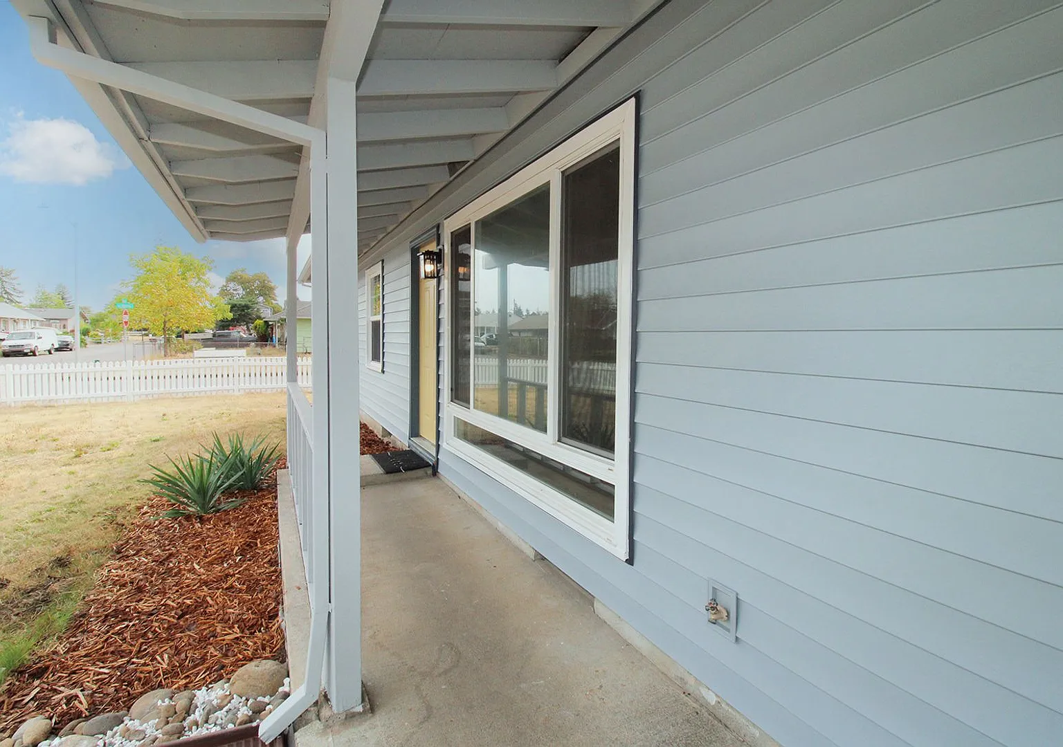 Thoughtfully Updated 3 Bed/2 Bath Ranch Home on Large Lot SE PDX — Photo 4