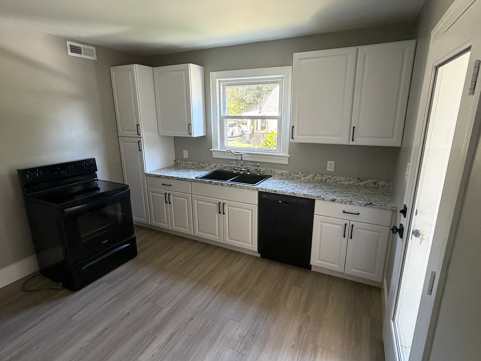 3 bed, 1385 sqft, $1,595 — Photo 3