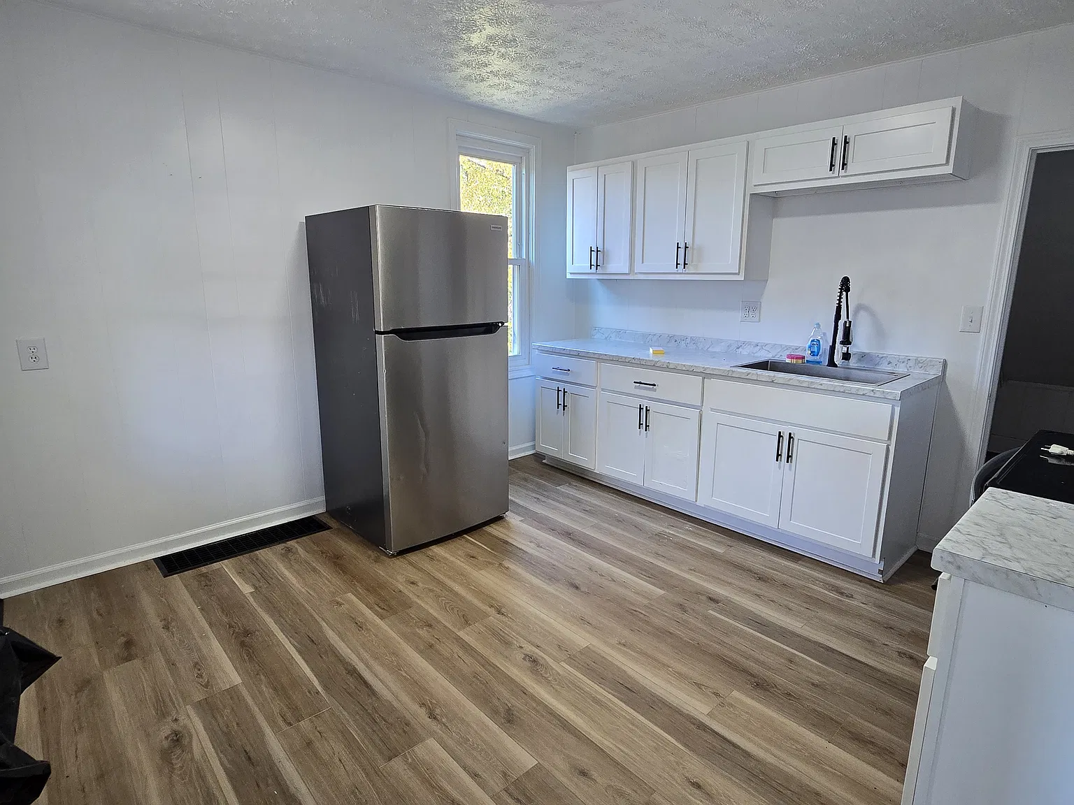 2 bed, $1,600 — Photo 3