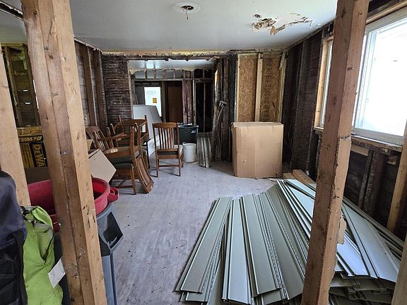 5th image of 216 S 8th Ave