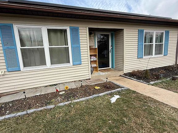 2nd image of 966 Glenbrook Ct