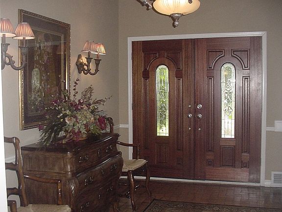 3rd image of 6857 Meadowcreek Dr
