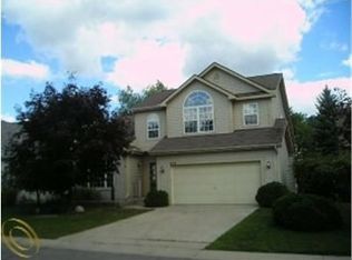 372 Lake Forest Dr, Waterford, MI 48327
