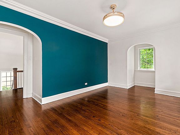 3rd image of 933 N Oak Park Ave