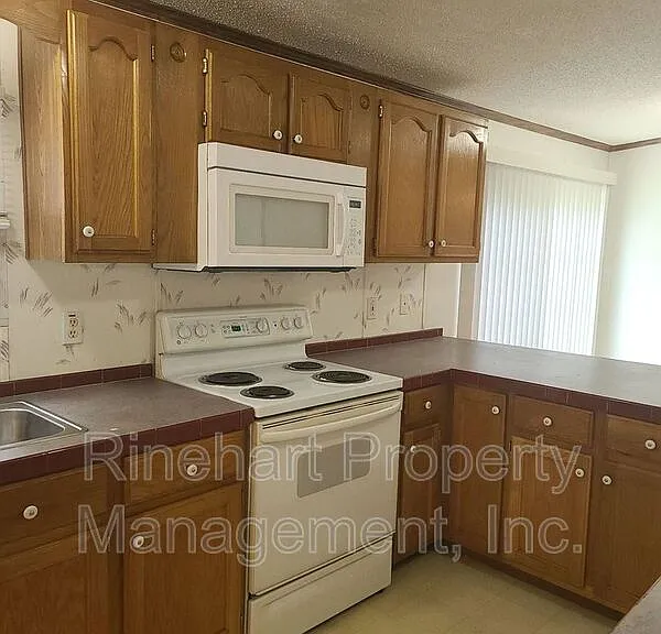 2321 Cyrus Dr — Photo 2