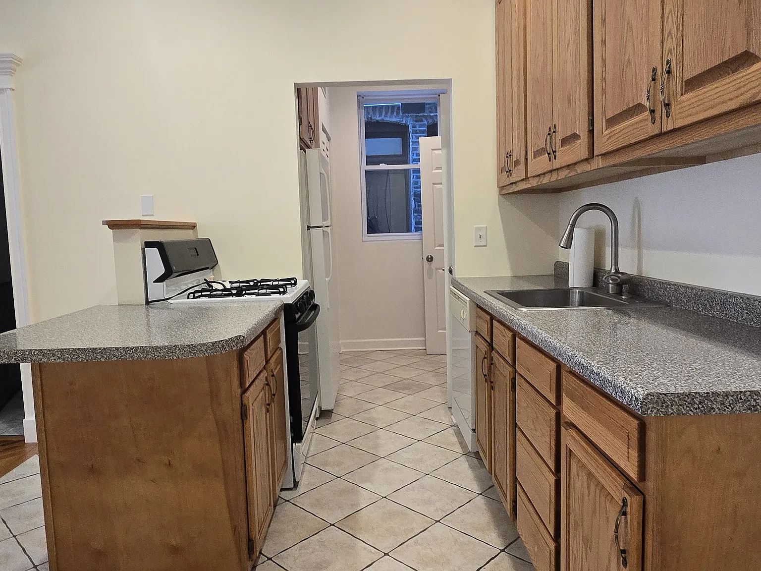 1 bed, 650 sqft, $1,995 — Photo 2