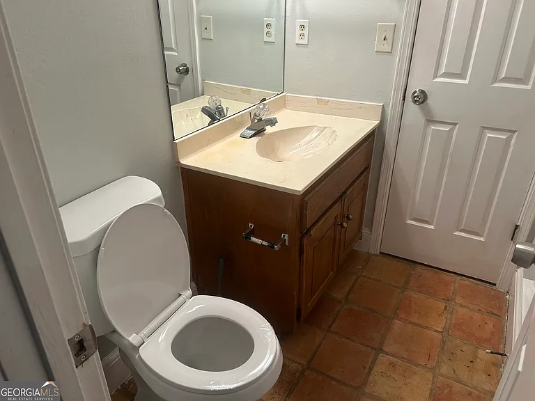5035 Highland Hills Pkwy — Photo 16