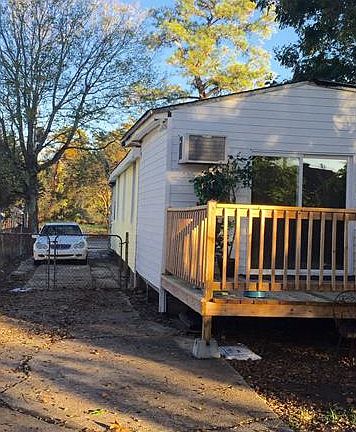 4th image of 1505 Shirley Dr