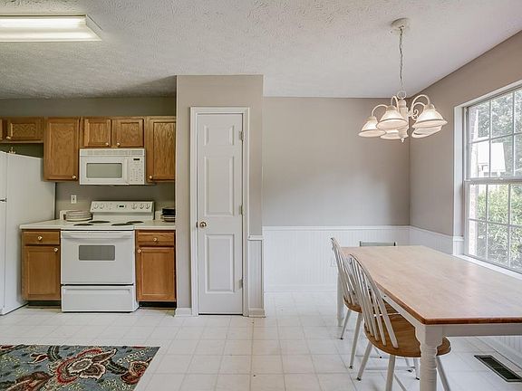 3rd image of 6207 Huntcliff Dr