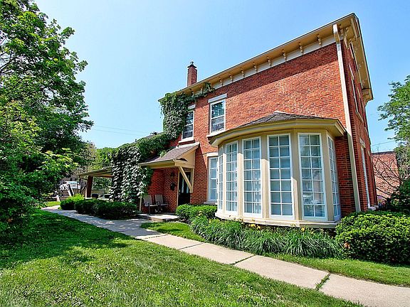 3rd image of 617 W 3rd St
