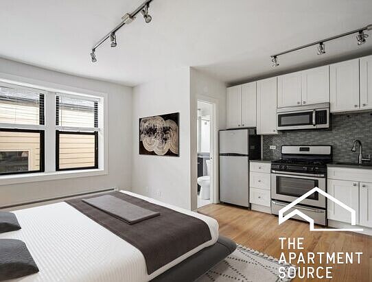 2nd image of 2836 W Palmer St #1