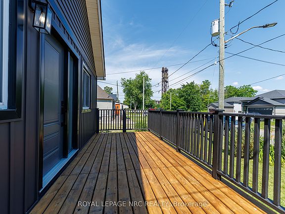 4th image of 21 Huron St