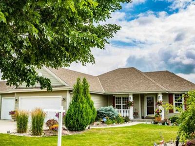 719 Belmont Dr, Watertown, WI, 53094