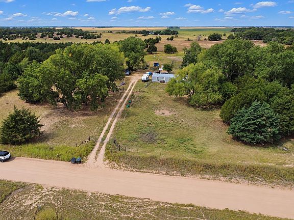 3rd image of 437 Comanche Rd