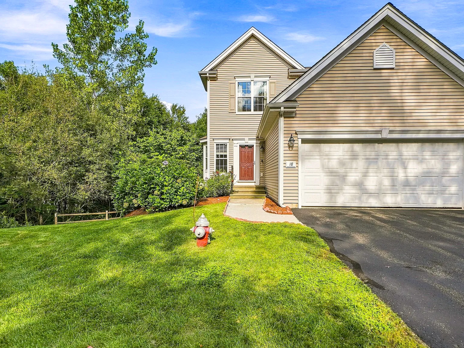 3 bed, 2.5 bath, 2685 sqft, $3,400 — Photo 1
