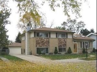 1917 Yuma Ln, Mount Prospect, IL 60056
