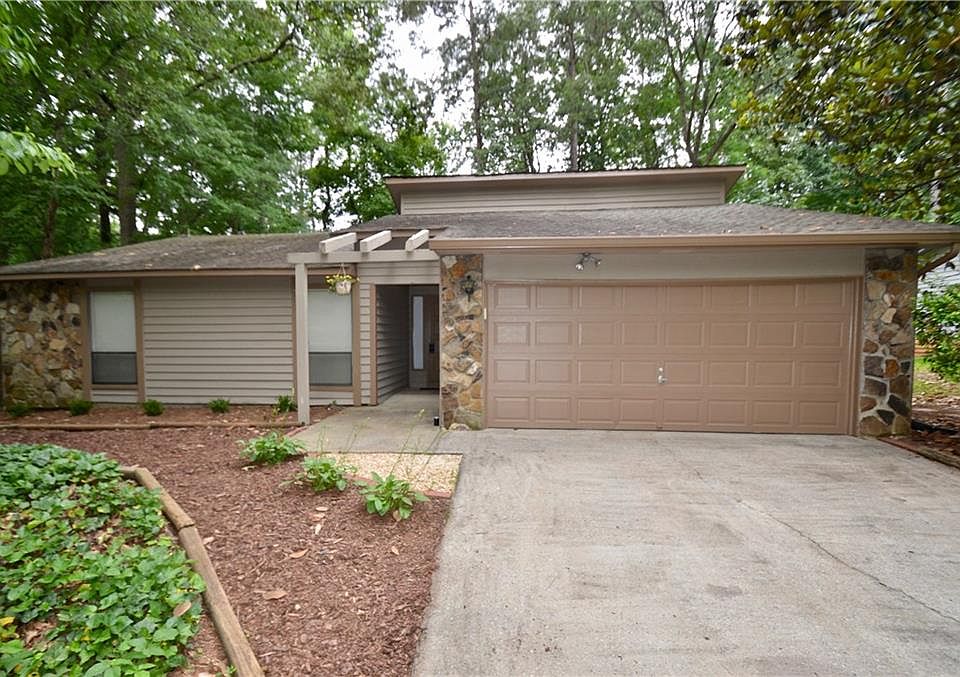 1st image of 541 Pebble Creek Dr