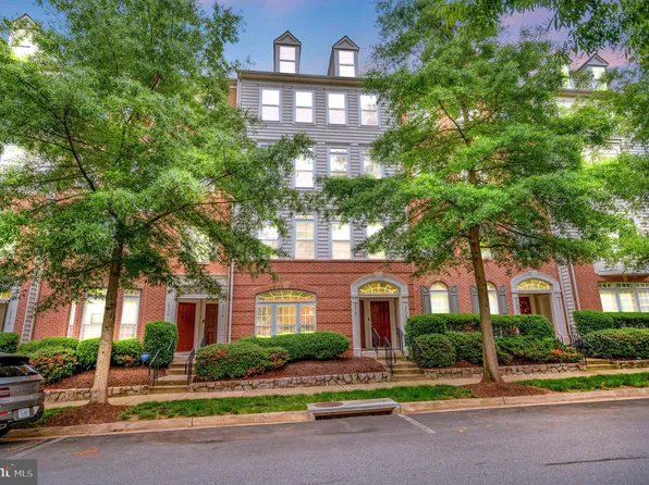 2570 Eastbourne Dr, Woodbridge, VA 22191