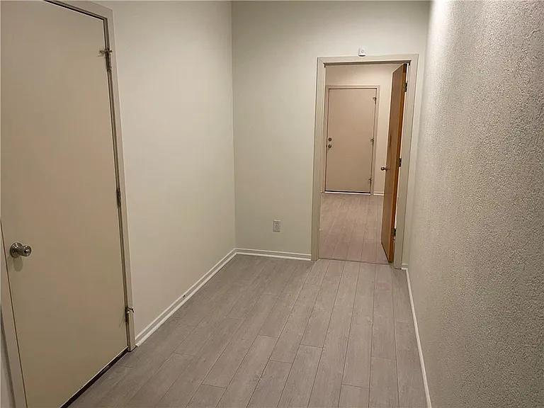 1325 Peachtree Vw NE — Photo 15