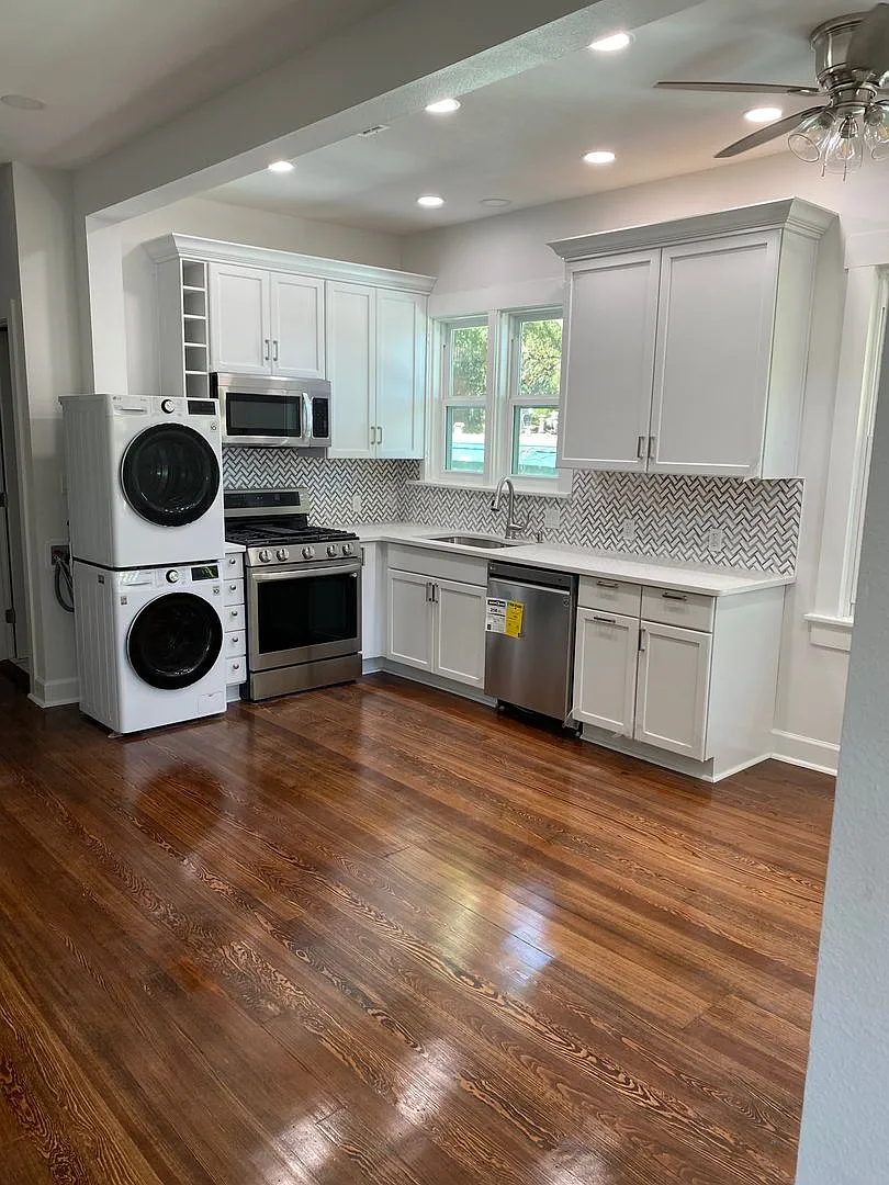 Ut Pre-Lease: 4 Bed / 2 Bath Full Remodel! West Campus Fourplex Unit. Walk To Ut, Entertainment, ... — Photo 4
