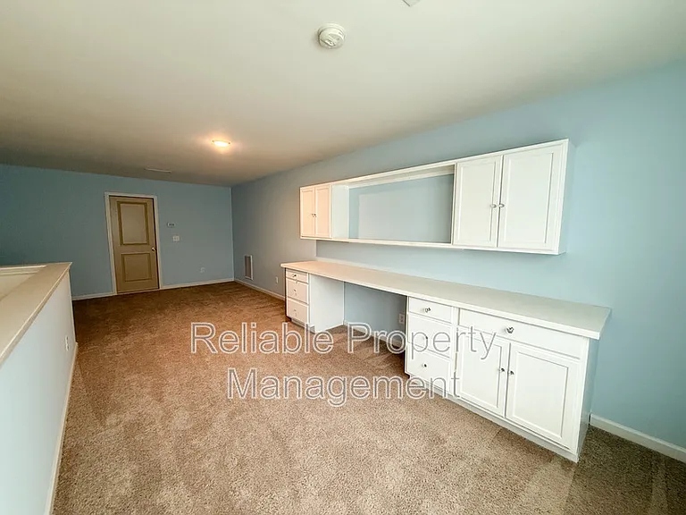 944 Avondale Dr — Photo 14