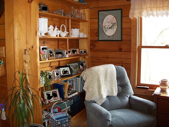Living Room (NE. corner)