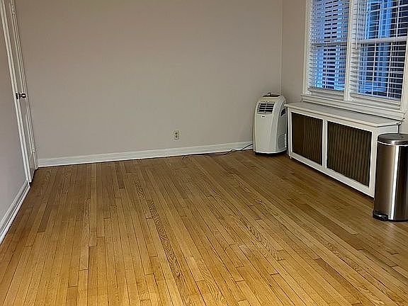 LR entrance and closet