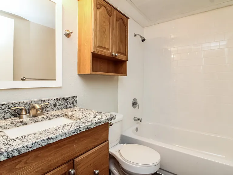 131 London Ln — Photo 15