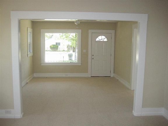 3rd image of 2123 E Lamona Ave