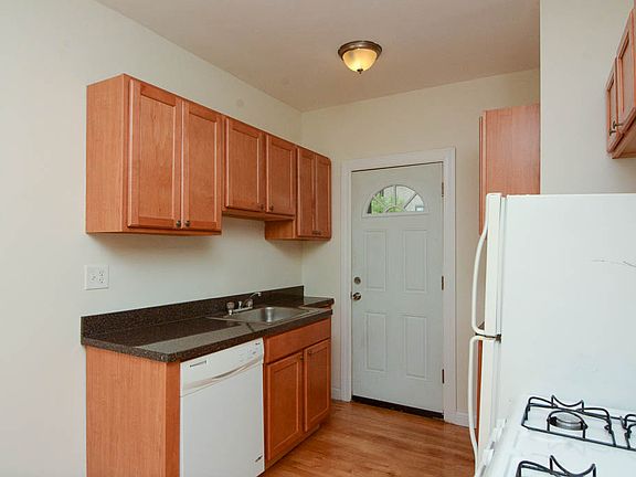 4th image of 3823.5 N Fremont St #3E