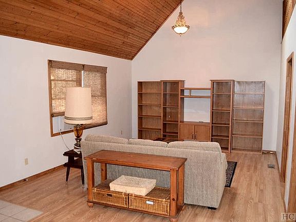 4th image of 388 Crystal Falls Dr